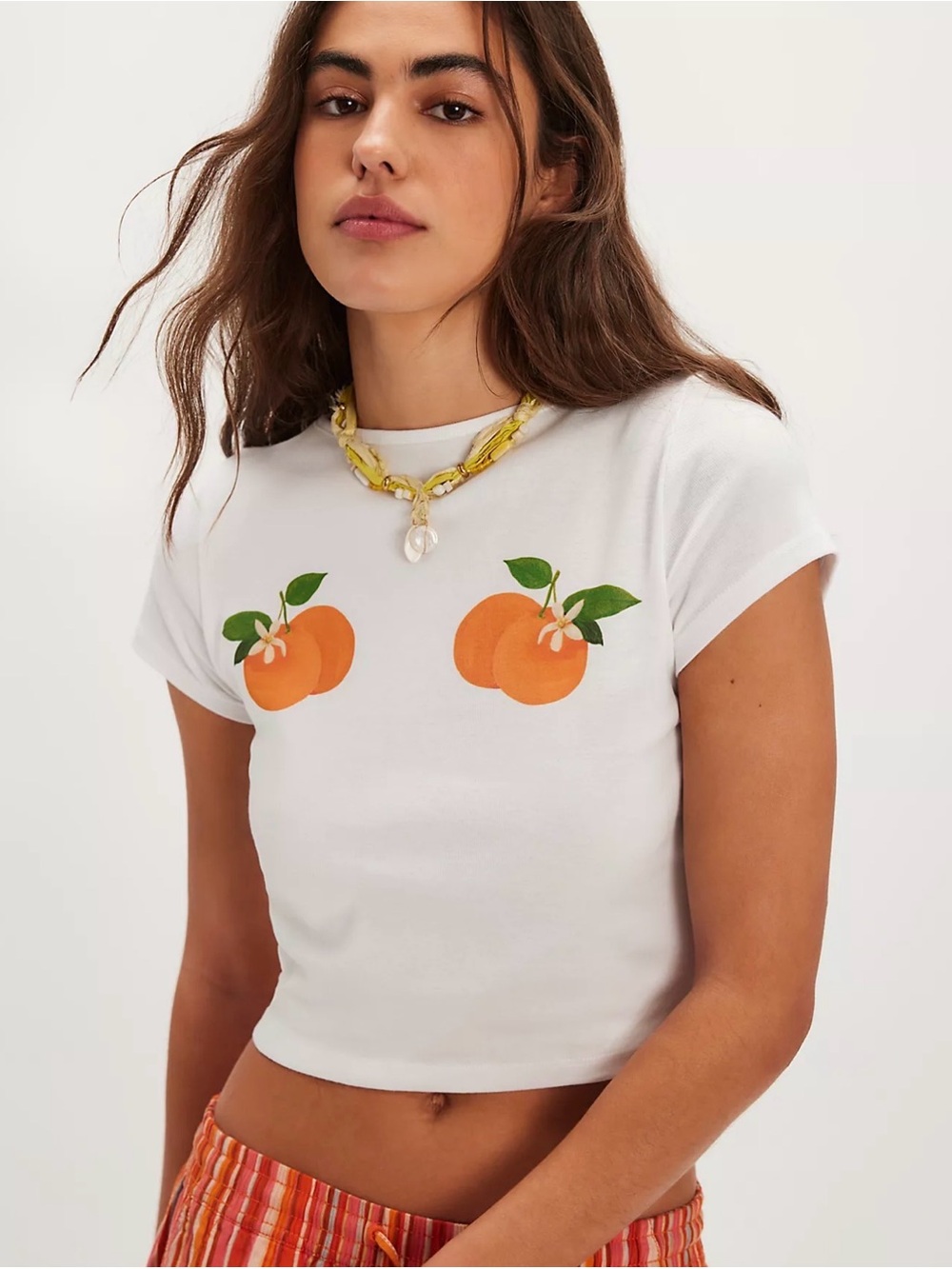 Rare Lisa Says Gah Alex Tee white cotton cropped tee Sz L peach fruit Print